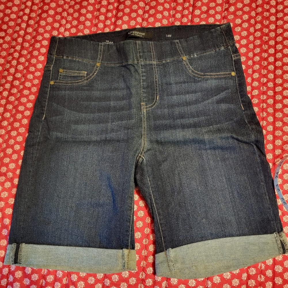 NEW Ladie's Bermuda shorts